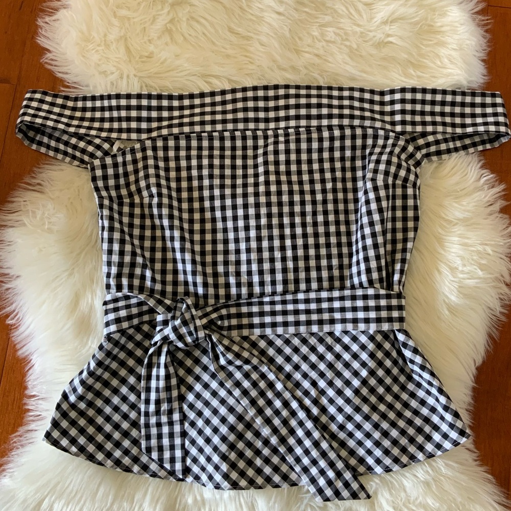 NWT OTS Blk/Wht Gingham Top w/Belt Sz LG Express